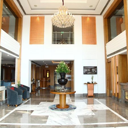 גורגאון The Place Gurugram, A Member Of Radisson Individuals מראה חיצוני תמונה