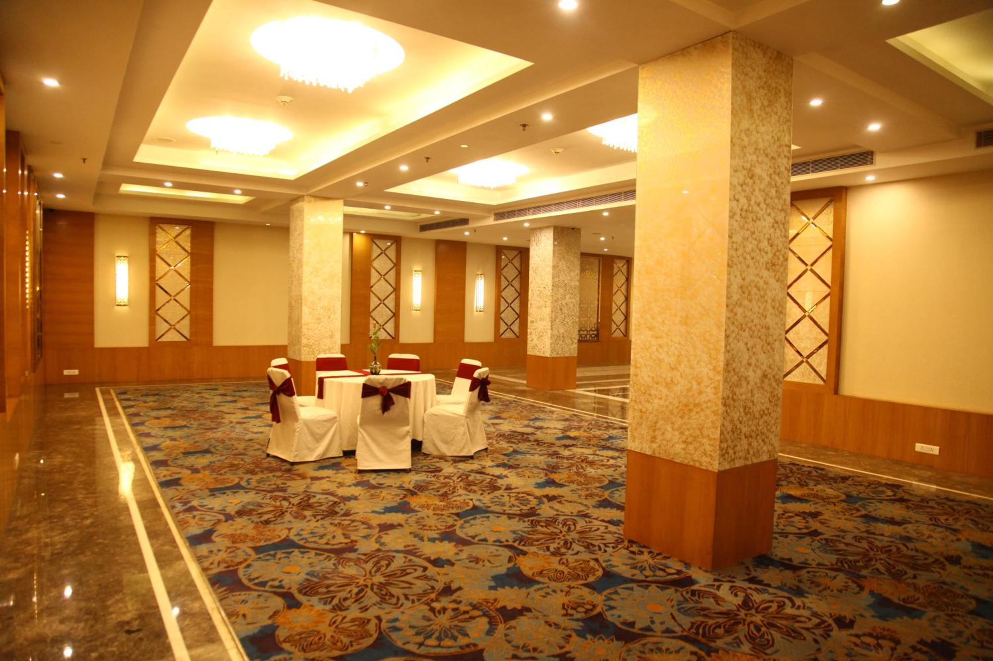 גורגאון The Place Gurugram, A Member Of Radisson Individuals מראה חיצוני תמונה