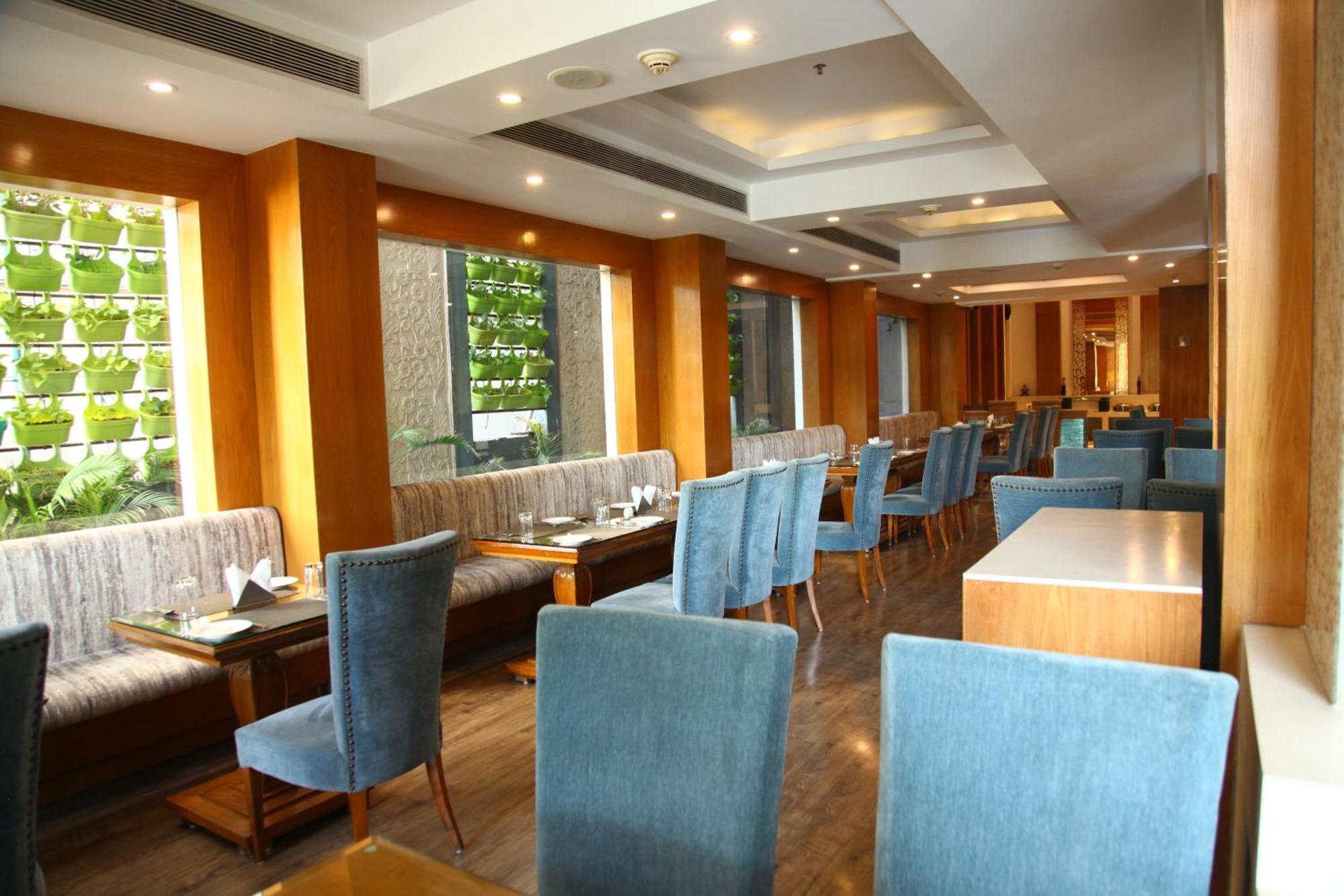 גורגאון The Place Gurugram, A Member Of Radisson Individuals מראה חיצוני תמונה