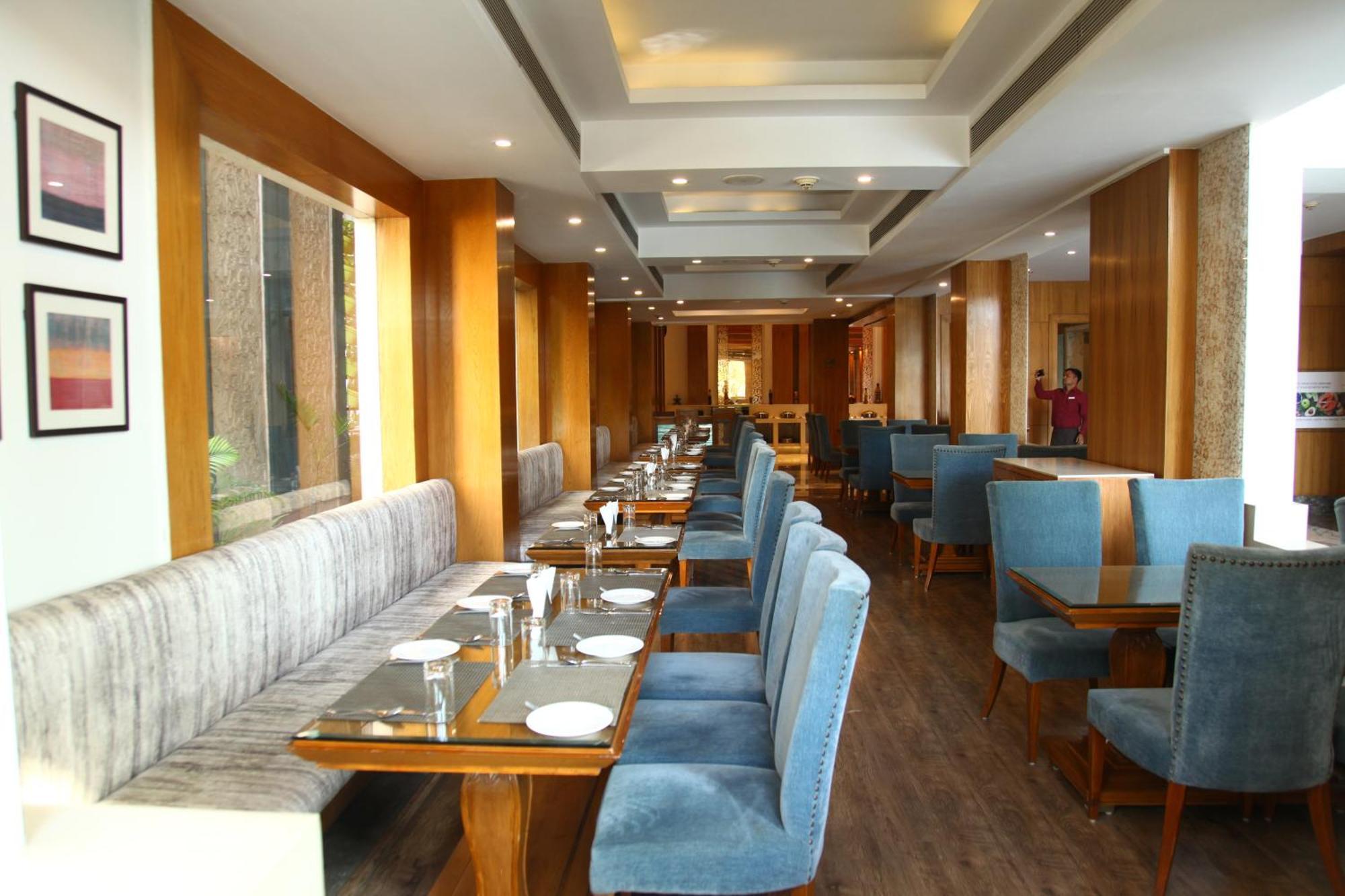 גורגאון The Place Gurugram, A Member Of Radisson Individuals מראה חיצוני תמונה